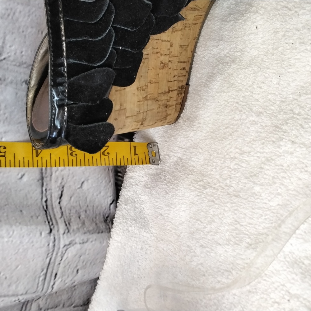 Frilly Wedge - image 4